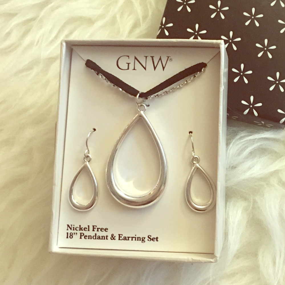 Silver-Tone Teardrop Pendant & Earrings Set